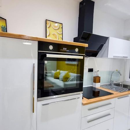 'The Yellow' Condo Μπεράτ Εξωτερικό φωτογραφία