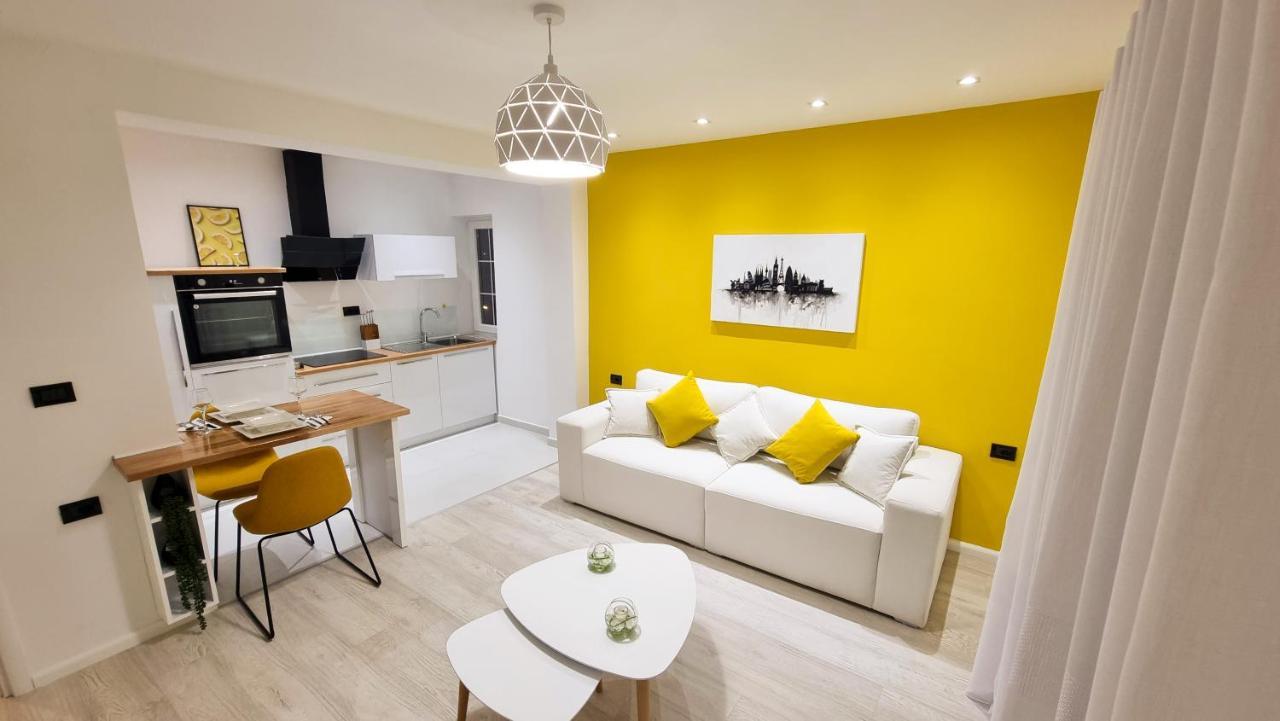 'The Yellow' Condo Μπεράτ Εξωτερικό φωτογραφία