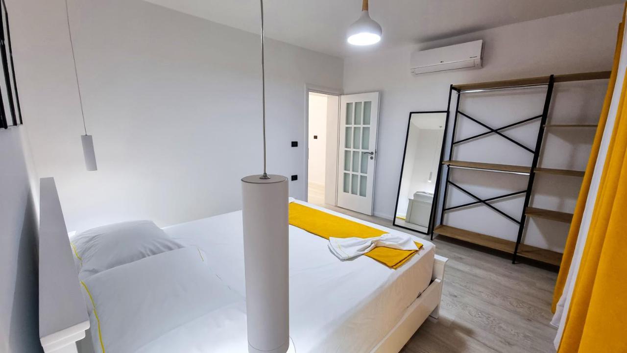 'The Yellow' Condo Μπεράτ Εξωτερικό φωτογραφία