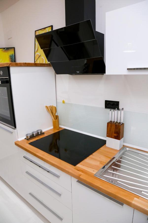 'The Yellow' Condo Μπεράτ Εξωτερικό φωτογραφία