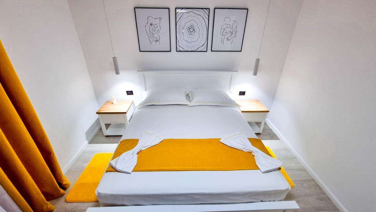 'The Yellow' Condo Μπεράτ Εξωτερικό φωτογραφία