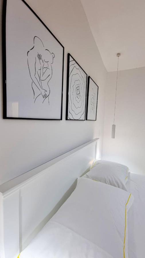 'The Yellow' Condo Μπεράτ Εξωτερικό φωτογραφία